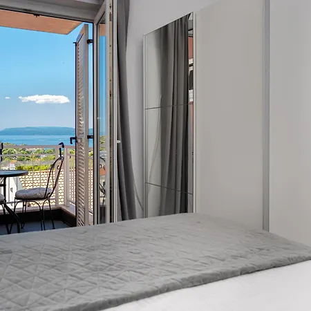 Apartment Aurea Mare Makarska-3br, Sea View & Prime Location Makarska