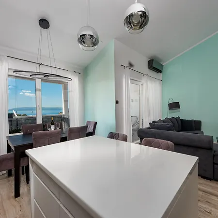 Aurea Mare Makarska-3br, Sea View & Prime Location Apartment Makarska