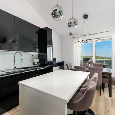 Apartment Aurea Mare Makarska-3br, Sea View & Prime Location