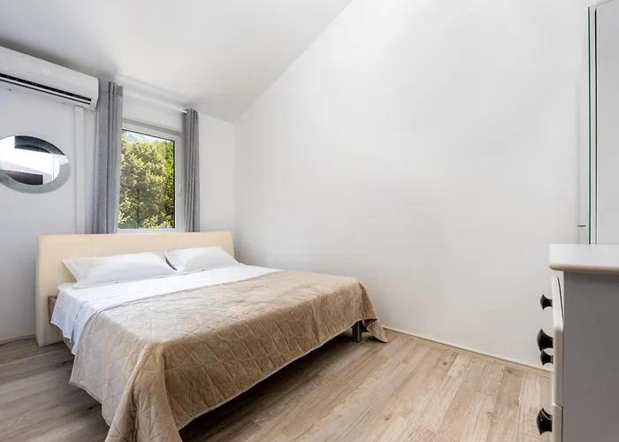 Aurea Mare Makarska-3br, Sea View & Prime Location Appartamento