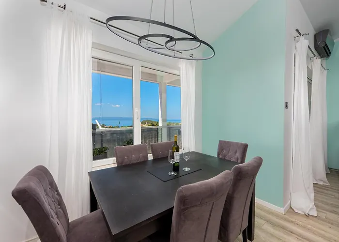 Appartamento Aurea Mare Makarska-3br, Sea View & Prime Location Makarska