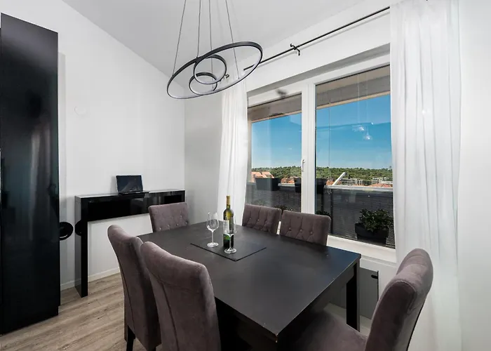 Aurea Mare Makarska-3br, Sea View & Prime Location * Makarska