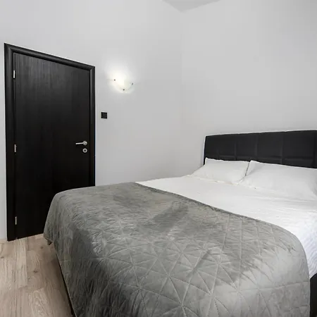 Aurea Mare Makarska-3br, Sea View & Prime Location Διαμέρισμα Μακάρσκα