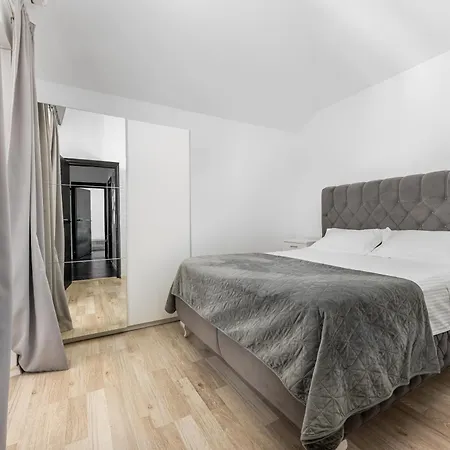 Aurea Mare Makarska-3br, Sea View & Prime Location Apartmán *