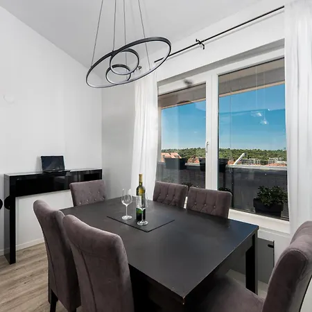 Aurea Mare Makarska-3br, Sea View & Prime Location * Μακάρσκα