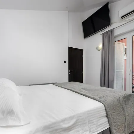 Aurea Mare Makarska-3br, Sea View & Prime Location Makarská