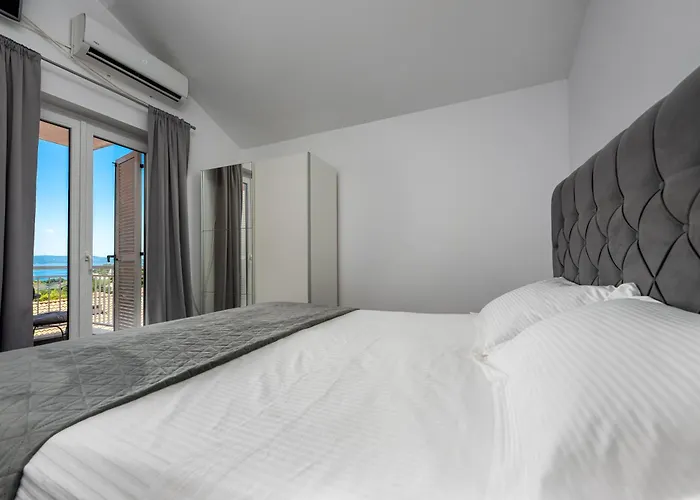 Aurea Mare Makarska-3br, Sea View & Prime Location