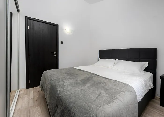 Aurea Mare Makarska-3br, Sea View & Prime Location Apartment Makarska