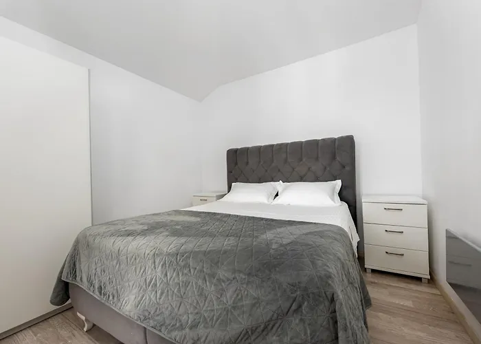 Aurea Mare Makarska-3br, Sea View & Prime Location Makarska