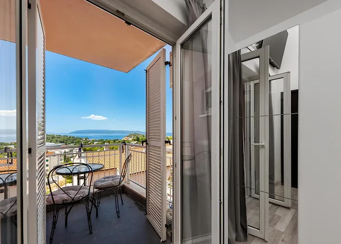 Aurea Mare Makarska-3br, Sea View & Prime Location Apartment Makarska