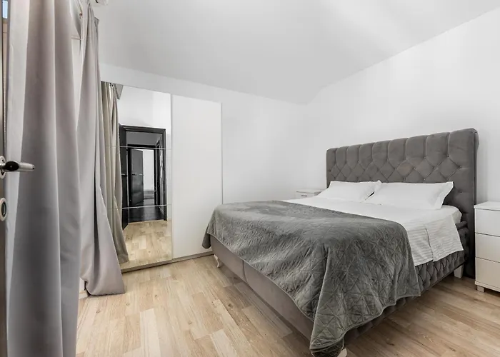 Aurea Mare Makarska-3br, Sea View & Prime Location Apartment *