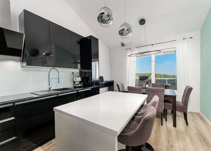 Apartment Aurea Mare Makarska-3br, Sea View & Prime Location